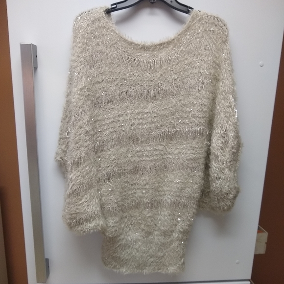 NWT Dolman Sleeve Beige Sweater from Boutique Staccato - Size Large - Picture 3 of 10